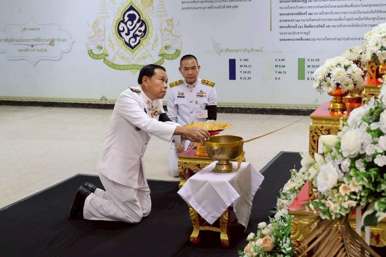 อบจ.สตูล ร่วมพิธีถวายน้ำสรงพระบรมศพ สมเด็จพระนางเจ้าสิริกิติ์ พระบรมราชินีนาถ พระบรมราชชนนีพันปีหลวง พร้อมลงนามแสดงความไว้อาลัย